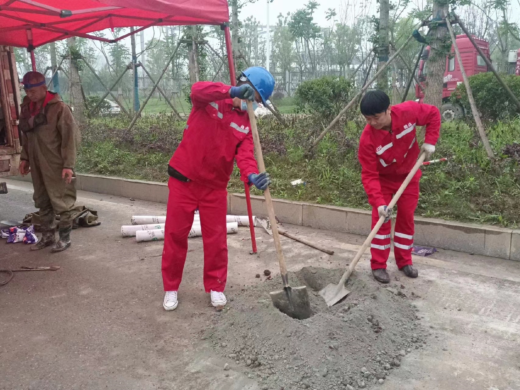 东成镇管道疏通哪家好】及时进行市政管道清淤