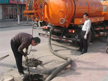 东成镇清掏化粪池，健康生活从这里开始